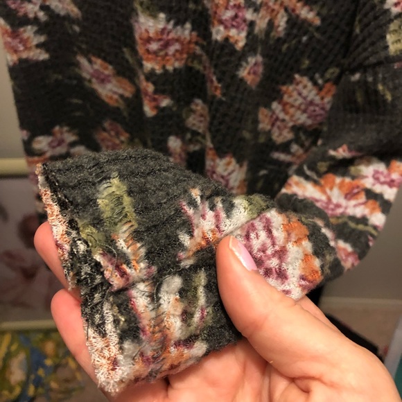 EUC Waffle Plush Knit Oversized Top - Picture 6 of 8